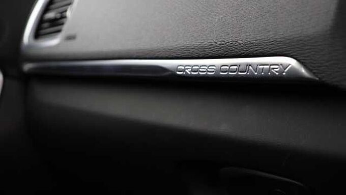 Volvo V40 Cross Country D2 Manual (Winter Pack, Heated Seats, City Safety, Bluetooth,)