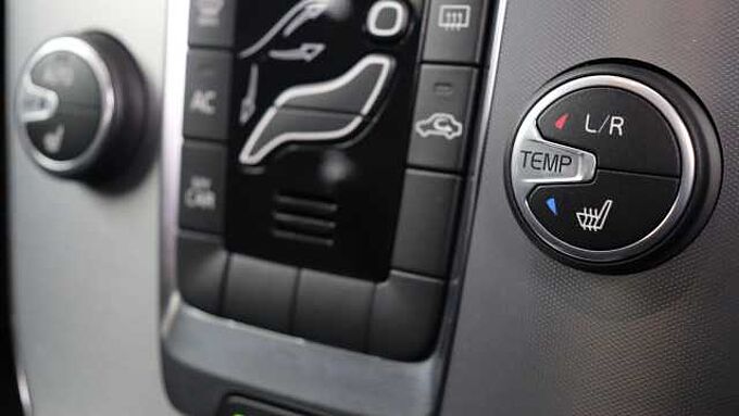 Volvo V40 Cross Country D2 Manual (Winter Pack, Heated Seats, City Safety, Bluetooth,)