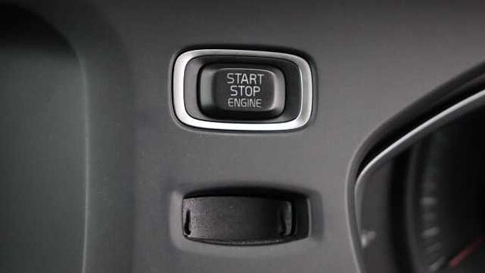 Volvo V40 Cross Country D2 Manual (Winter Pack, Heated Seats, City Safety, Bluetooth,)