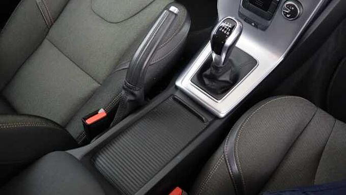 Volvo V40 Cross Country D2 Manual (Winter Pack, Heated Seats, City Safety, Bluetooth,)