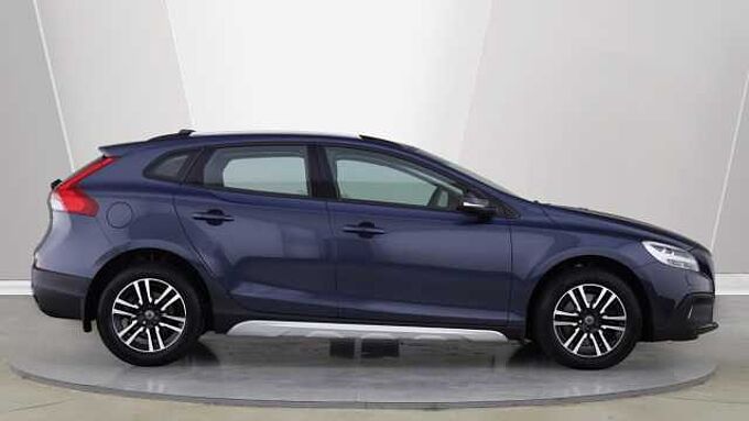 Volvo V40 Cross Country D2 Manual (Winter Pack, Heated Seats, City Safety, Bluetooth,)