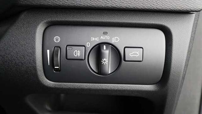 Volvo V40 Cross Country D2 Manual (Winter Pack, Heated Seats, City Safety, Bluetooth,)