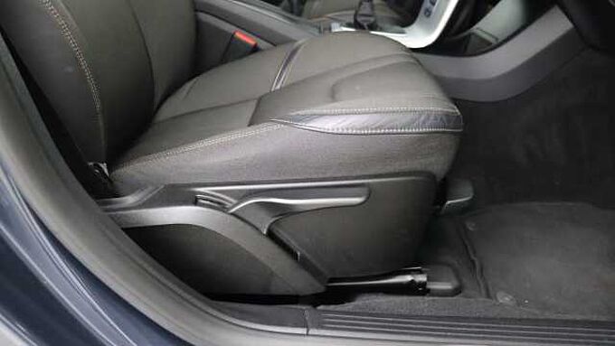 Volvo V40 Cross Country D2 Manual (Winter Pack, Heated Seats, City Safety, Bluetooth,)