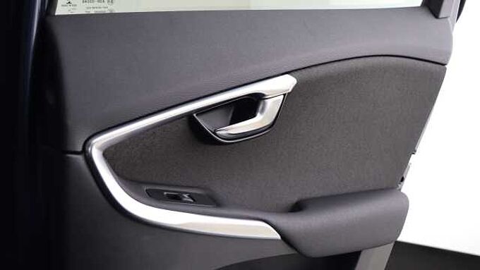 Volvo V40 Cross Country D2 Manual (Winter Pack, Heated Seats, City Safety, Bluetooth,)