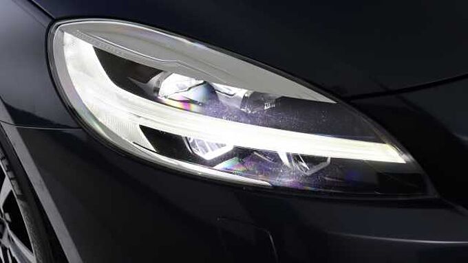 Volvo V40 Cross Country D2 Manual (Winter Pack, Heated Seats, City Safety, Bluetooth,)