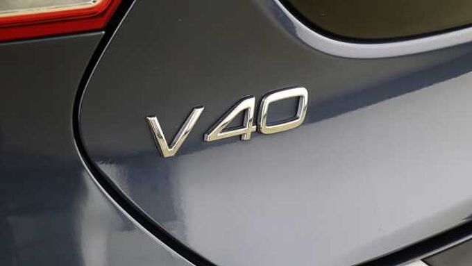 Volvo V40 Cross Country D2 Manual (Winter Pack, Heated Seats, City Safety, Bluetooth,)