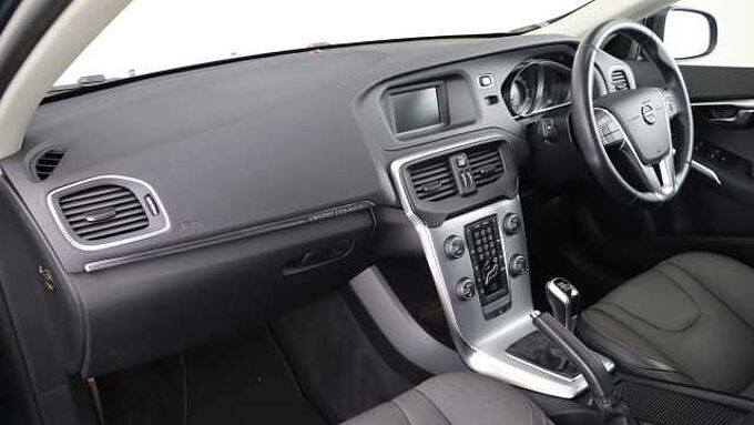 Volvo V40 Cross Country D2 Manual (Winter Pack, Heated Seats, City Safety, Bluetooth,)