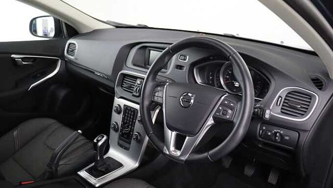 Volvo V40 Cross Country D2 Manual (Winter Pack, Heated Seats, City Safety, Bluetooth,)