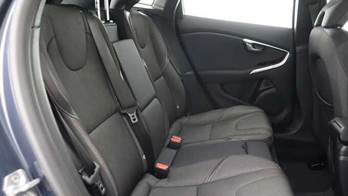 Volvo V40 Cross Country D2 Manual (Winter Pack, Heated Seats, City Safety, Bluetooth,)