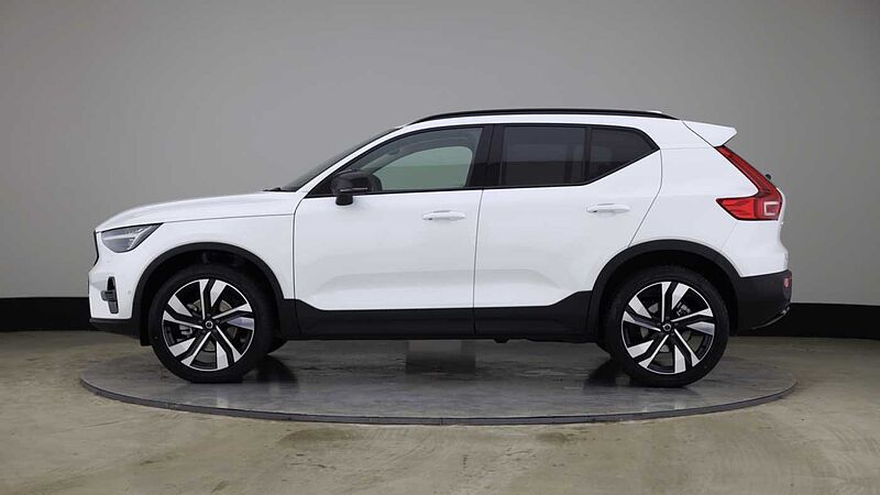 Volvo XC40 B4 (P) Ultra Dark Auto (Sunroof, 360 Camera, BLIS)