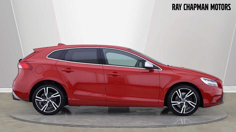 Volvo V40 T2 R-Design Pro Auto (SatNav, Rear Park Assist, BLIS)