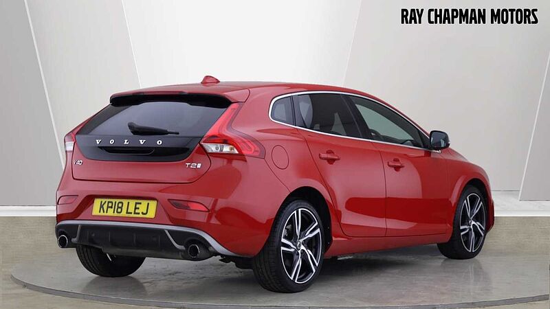 Volvo V40 T2 R-Design Pro Auto (SatNav, Rear Park Assist, BLIS)