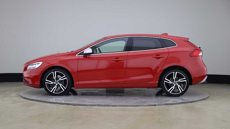 Volvo V40 T2 R-Design Pro Auto (SatNav, Rear Park Assist, BLIS)