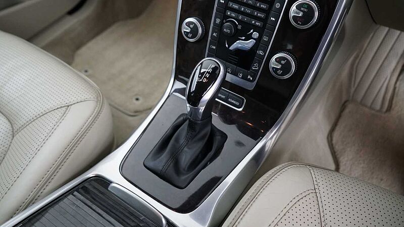 Volvo XC70 D5 AWD SE Lux (Driver Support, Winter Pack, Premium Sound, Air Suspension)