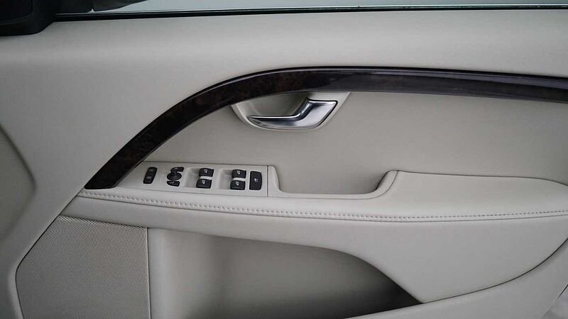 Volvo XC70 D5 AWD SE Lux (Driver Support, Winter Pack, Premium Sound, Air Suspension)
