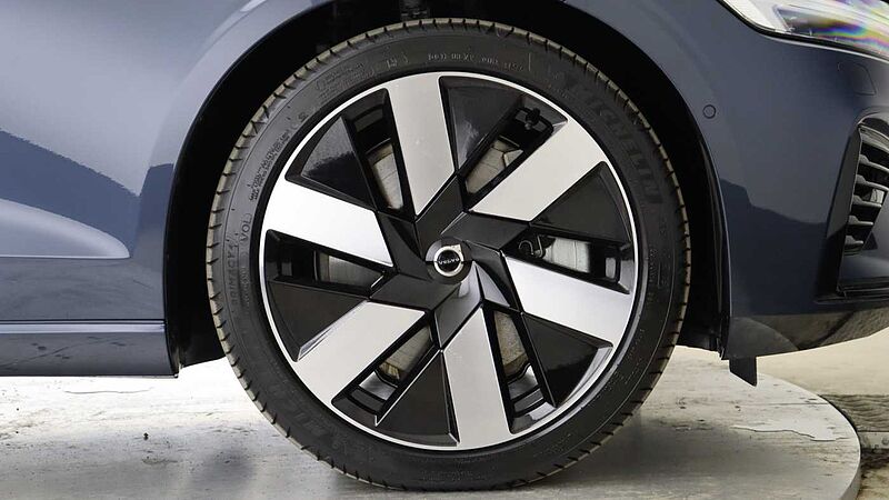 Volvo V60 T8 AWD PHEV Ultra Dark (Blond, Sunroof, Harman Kardon, 360 Camera)