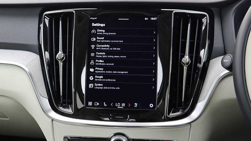Volvo V60 T8 AWD PHEV Ultra Dark (Blond, Sunroof, Harman Kardon, 360 Camera)