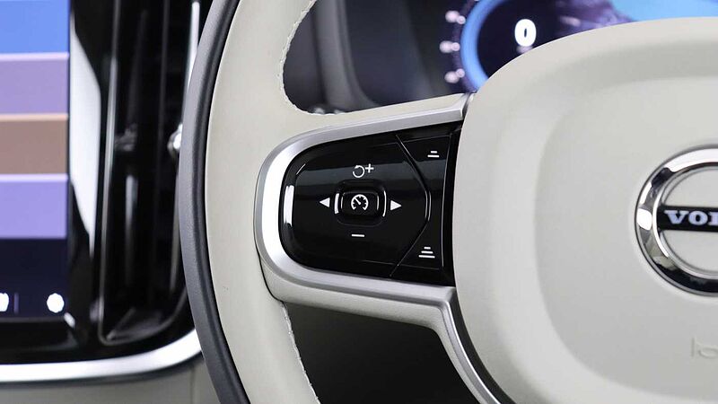 Volvo V60 T8 AWD PHEV Ultra Dark (Blond, Sunroof, Harman Kardon, 360 Camera)