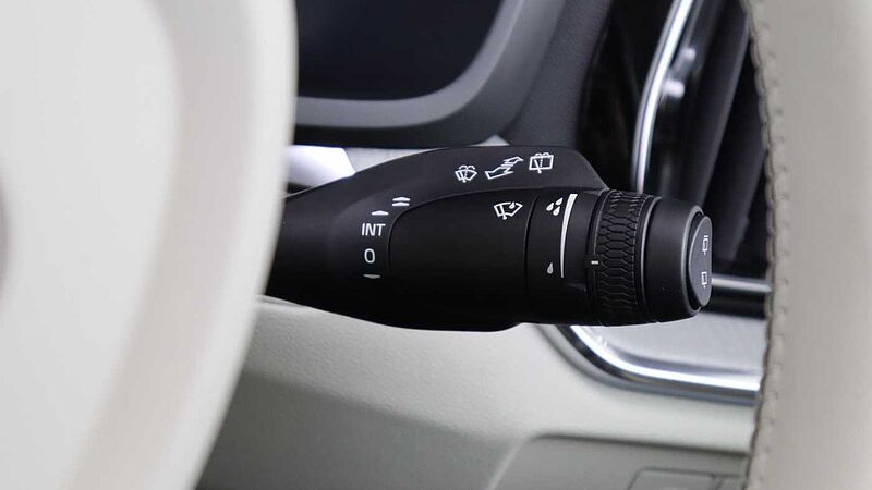 Volvo V60 T8 AWD PHEV Ultra Dark (Blond, Sunroof, Harman Kardon, 360 Camera)
