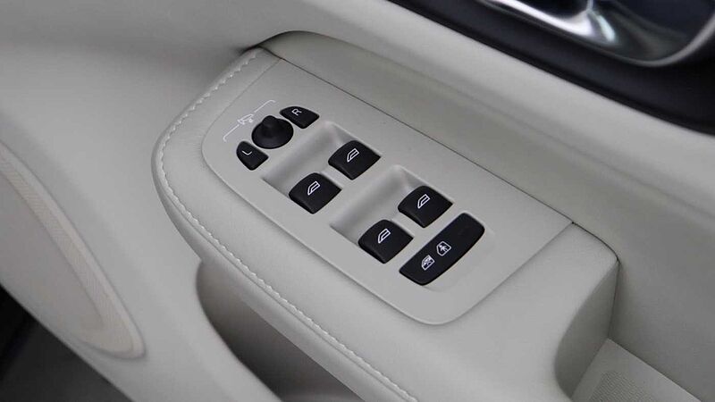 Volvo V60 T8 AWD PHEV Ultra Dark (Blond, Sunroof, Harman Kardon, 360 Camera)