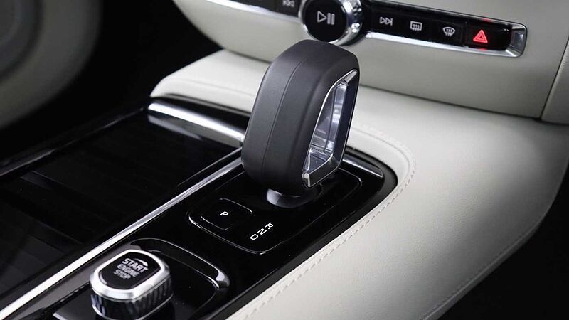 Volvo V60 T8 AWD PHEV Ultra Dark (Blond, Sunroof, Harman Kardon, 360 Camera)