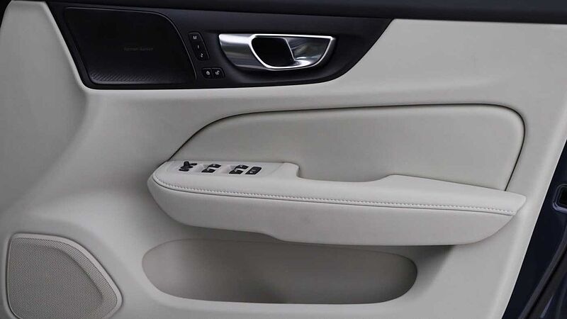 Volvo V60 T8 AWD PHEV Ultra Dark (Blond, Sunroof, Harman Kardon, 360 Camera)