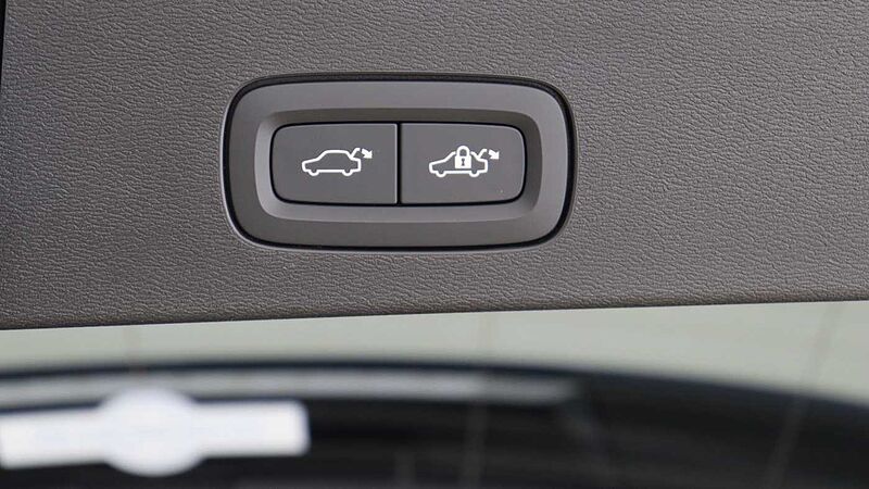 Volvo V60 T8 AWD PHEV Ultra Dark (Blond, Sunroof, Harman Kardon, 360 Camera)