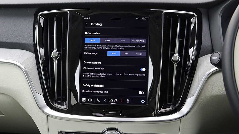 Volvo V60 T8 AWD PHEV Ultra Dark (Blond, Sunroof, Harman Kardon, 360 Camera)
