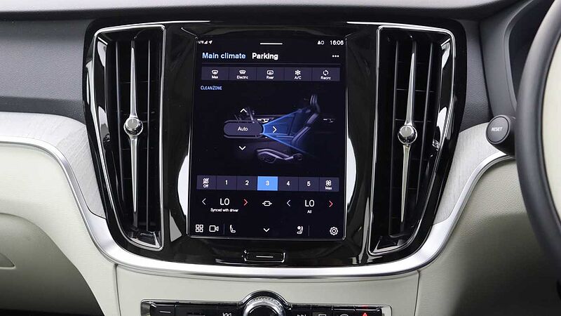 Volvo V60 T8 AWD PHEV Ultra Dark (Blond, Sunroof, Harman Kardon, 360 Camera)