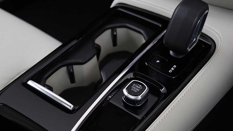 Volvo V60 T8 AWD PHEV Ultra Dark (Blond, Sunroof, Harman Kardon, 360 Camera)