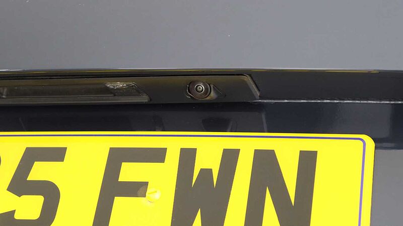 Volvo V60 T8 AWD PHEV Ultra Dark (Blond, Sunroof, Harman Kardon, 360 Camera)