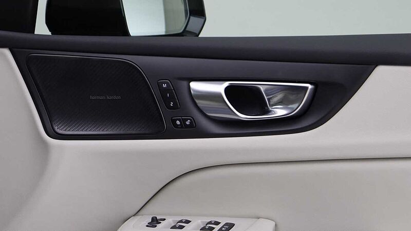 Volvo V60 T8 AWD PHEV Ultra Dark (Blond, Sunroof, Harman Kardon, 360 Camera)
