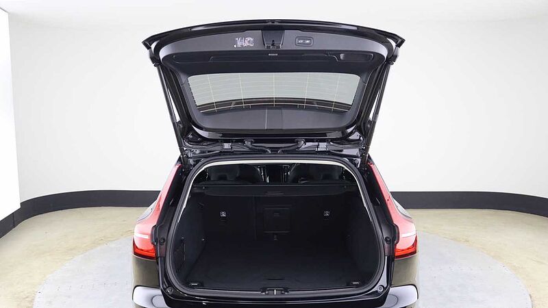 Volvo V60 T8 AWD PHEV Ultra Dark (Sunroof, Upgraded Alloys, Pilot Assist)