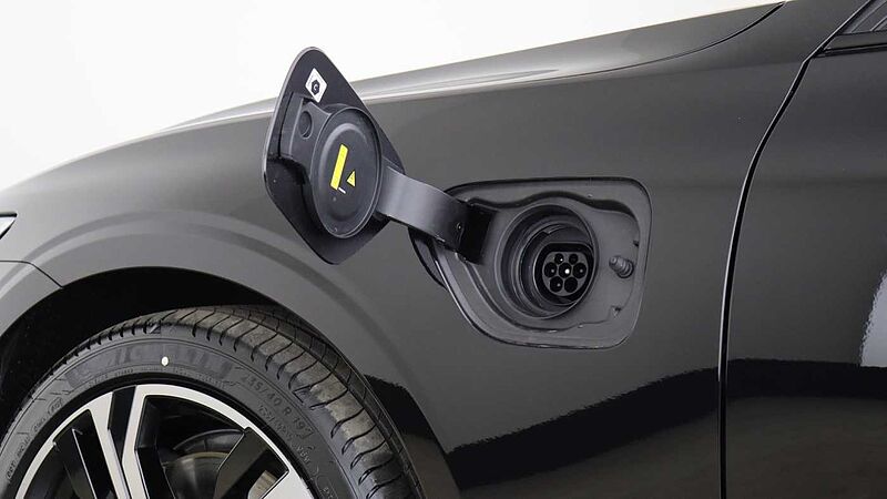 Volvo V60 T8 AWD PHEV Ultra Dark (Sunroof, Upgraded Alloys, Pilot Assist)