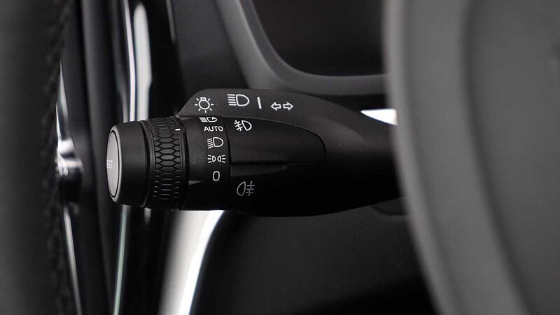 Volvo V60 T8 AWD PHEV Ultra Dark (Sunroof, Upgraded Alloys, Pilot Assist)