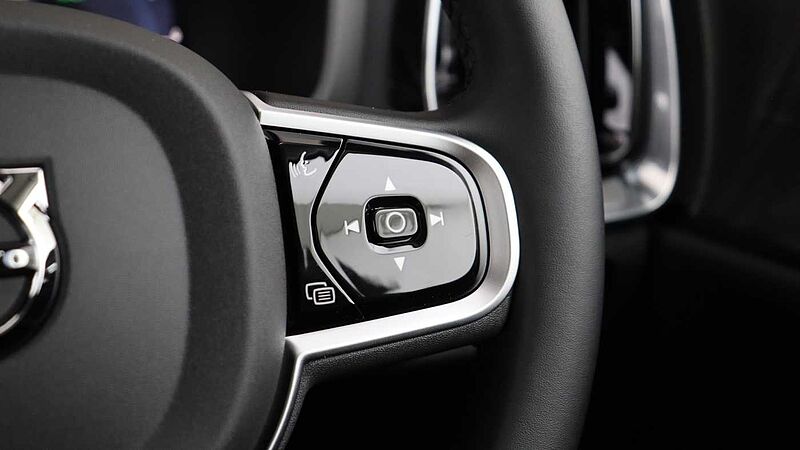 Volvo V60 T8 AWD PHEV Ultra Dark (Sunroof, Upgraded Alloys, Pilot Assist)