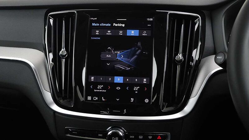 Volvo V60 T8 AWD PHEV Ultra Dark (Sunroof, Upgraded Alloys, Pilot Assist)