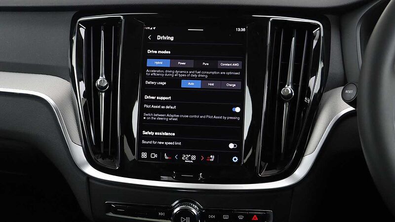 Volvo V60 T8 AWD PHEV Ultra Dark (Sunroof, Upgraded Alloys, Pilot Assist)