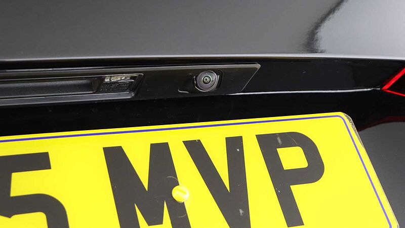 Volvo V60 T8 AWD PHEV Ultra Dark (Sunroof, Upgraded Alloys, Pilot Assist)