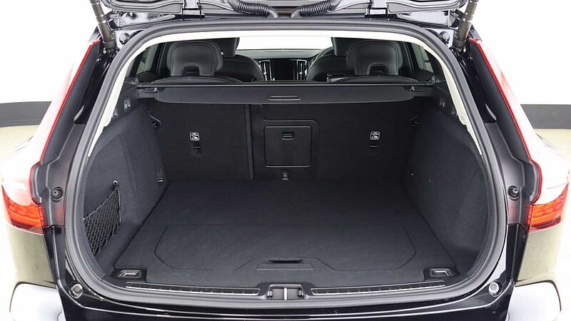 Volvo V60 T8 AWD PHEV Ultra Dark (Sunroof, Upgraded Alloys, Pilot Assist)