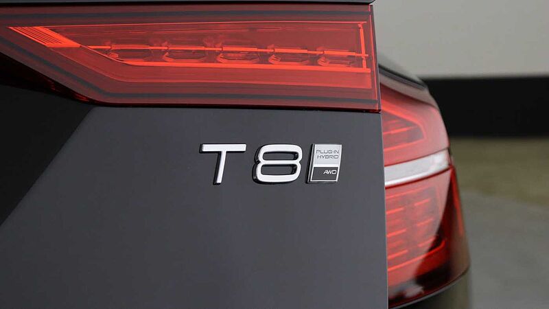 Volvo V60 T8 AWD PHEV Ultra Dark (Sunroof, Upgraded Alloys, Pilot Assist)