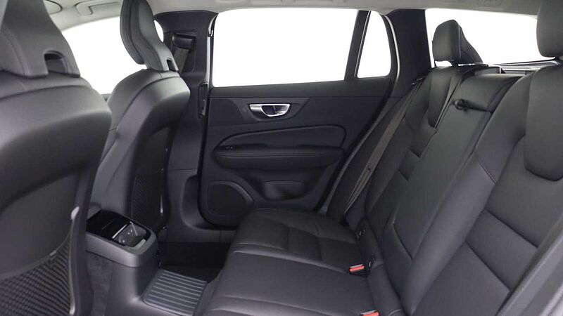 Volvo V60 T8 AWD PHEV Ultra Dark (Sunroof, Upgraded Alloys, Pilot Assist)