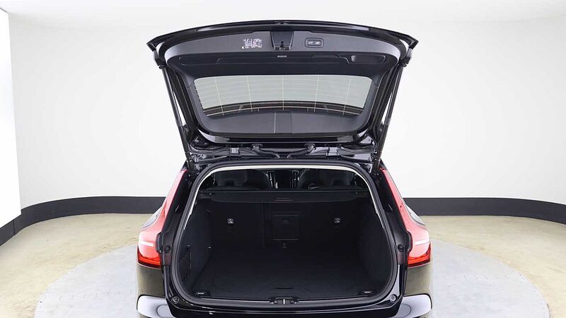 Volvo V60 T8 AWD PHEV Ultra Dark (Sunroof, Upgraded Alloys, Pilot Assist)