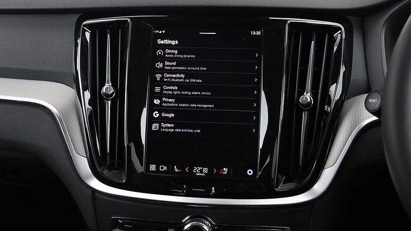 Volvo V60 T8 AWD PHEV Ultra Dark (Sunroof, Upgraded Alloys, Pilot Assist)