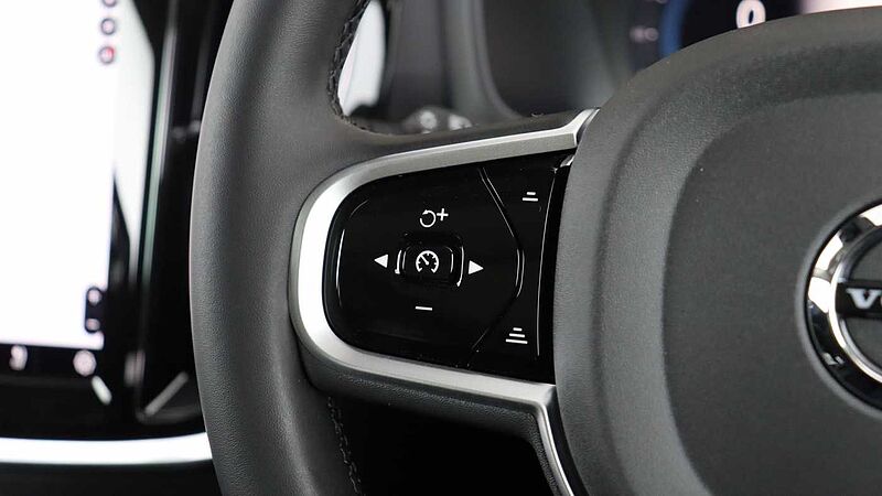 Volvo V60 T8 AWD PHEV Ultra Dark (Sunroof, Upgraded Alloys, Pilot Assist)