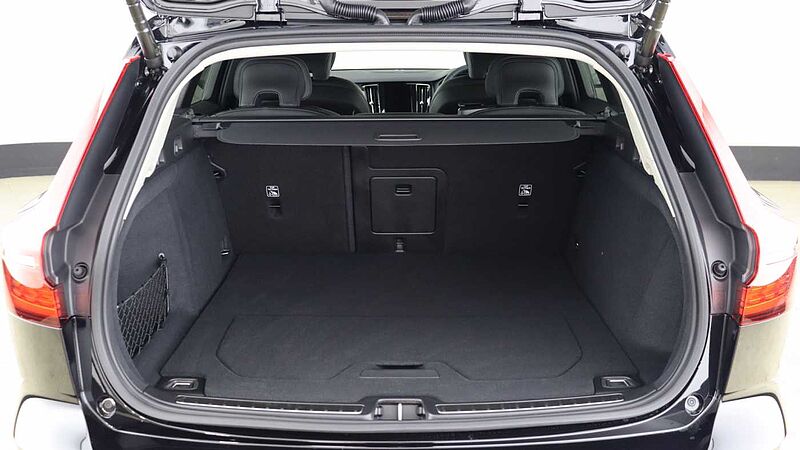 Volvo V60 T8 AWD PHEV Ultra Dark (Sunroof, Upgraded Alloys, Pilot Assist)