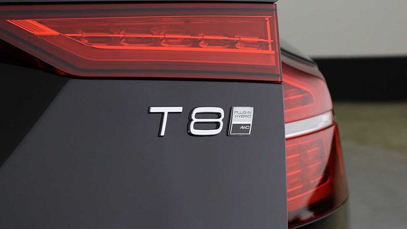 Volvo V60 T8 AWD PHEV Ultra Dark (Sunroof, Upgraded Alloys, Pilot Assist)