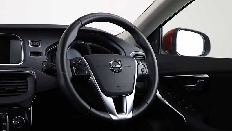 Volvo V40 D2 Momentum Auto (Winter Pack, Intellisafe Pro Pack, Park Camera)