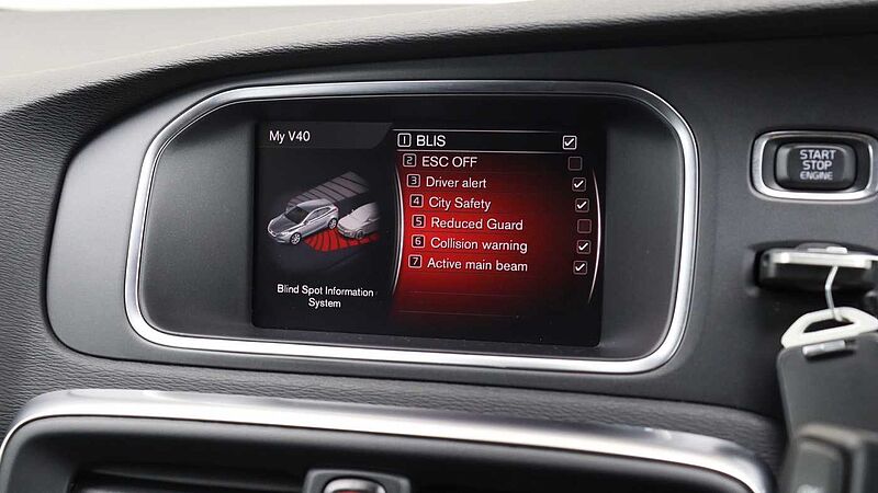 Volvo V40 D2 Momentum Auto (Winter Pack, Intellisafe Pro Pack, Park Camera)