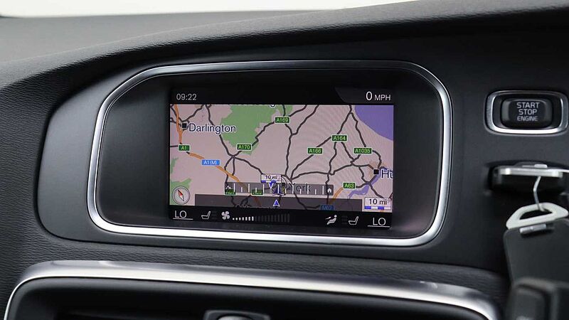Volvo V40 D2 Momentum Auto (Winter Pack, Intellisafe Pro Pack, Park Camera)